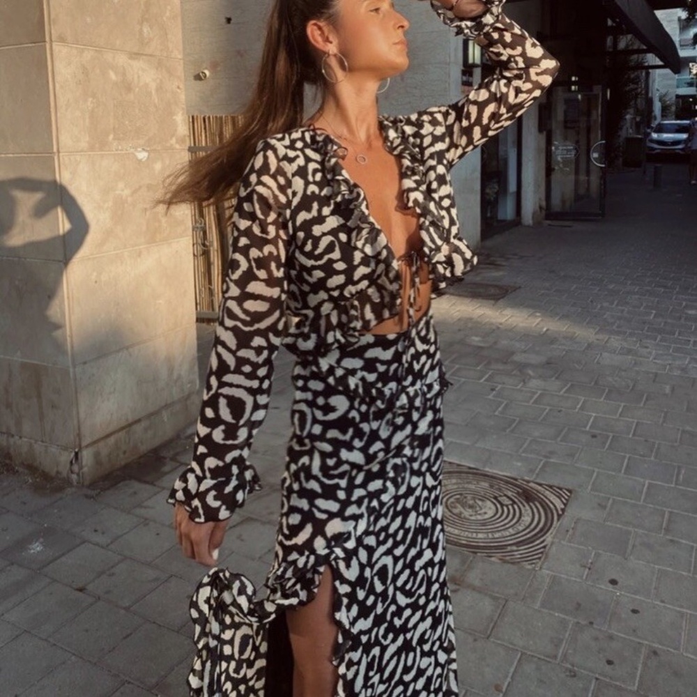 NWT ZARA RUFFLED ANIMAL PRINT MIDI DRESS - XS